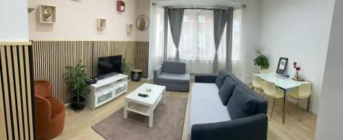 Sint-Jans-Molenbeek Apartment | Modern Apartment in Molenbeek-Saint-Jean/77 m²/Parking