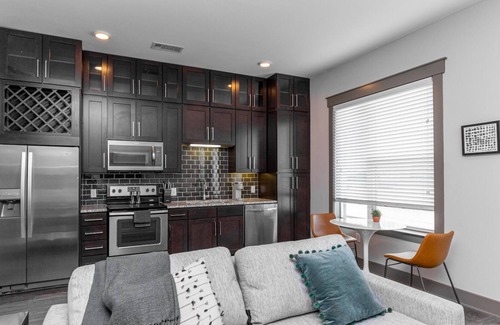 Vickery Meadow Apartment | Modern Apartment in Prime Location (ID2255)