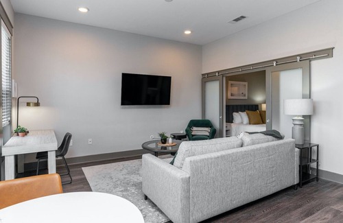 Vickery Meadow Apartment | Modern Apartment in Prime Location (ID2255)