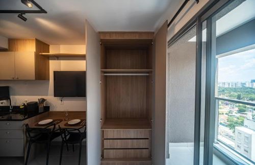 Santo Amaro Apartment | Modern Apt with Amazing View, Pool and Gym