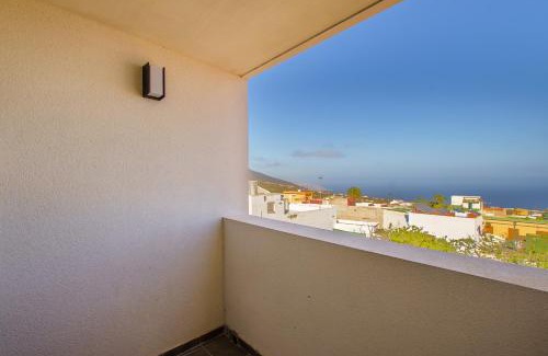 Arafo House | Modern Balcony House - Solarium Terrace - Parking