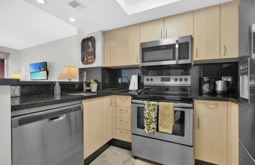 Coconut Grove Apartment | Modern Bay View with Free Parking