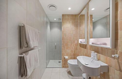 Bondi Beach Apartment | Modern Beach Ocean View 1 BDR Parking Balcony AC