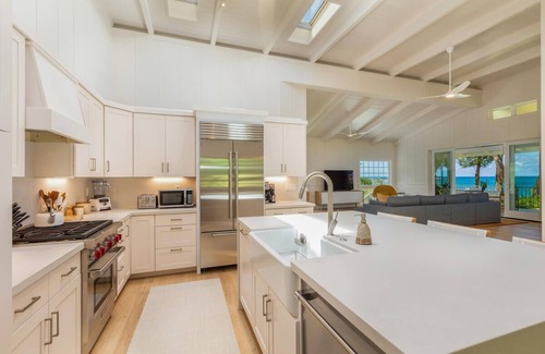 Wainiha House | Modern Beachfront Estate near Tunnels, Sleeps 12