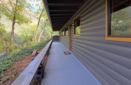 Sedona Cabin | Modern cabin for 4 with views of the red rocks and next to Slide Rock State park
