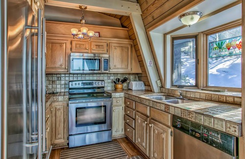 South Lake Tahoe Cabin | Modern Cabin, Panoramic Lake Tahoe Views, @ Heavenly Ski Slopes, Near State line