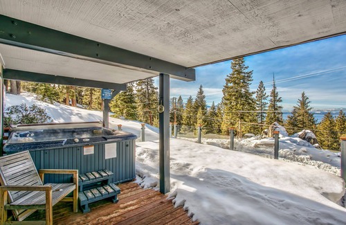 South Lake Tahoe Cabin | Modern Cabin, Panoramic Lake Tahoe Views, @ Heavenly Ski Slopes, Near State line