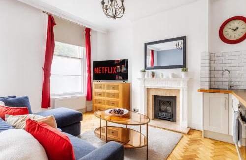 Somers Town Apartment | Modern Camden Apartment with Large Private Garden