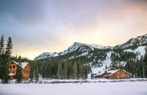 Taos Ski Valley Ski Chalet | Modern Chalet , WiFi and Easy Ski Access