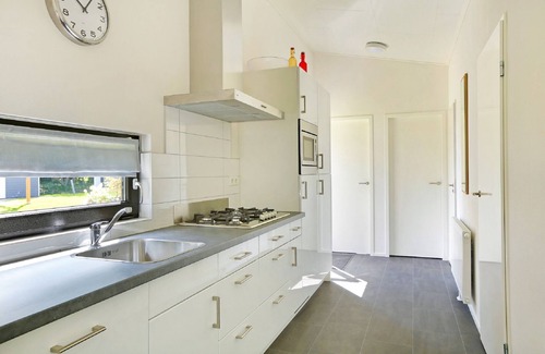 Lochem Ski Chalet | Modern chalet with nice sliding doors near Lochem
