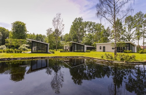 Lochem Ski Chalet | Modern chalet with nice sliding doors near Lochem