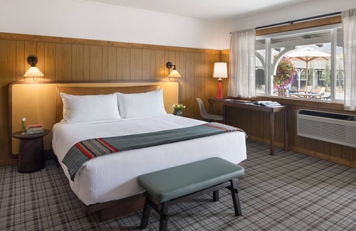 Jackson Hotel | Modern Comforts at Rustic Lodge w/Lively Saloon & Social Courtyard