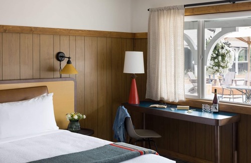 Jackson Hotel | Modern Comforts at Rustic Lodge w/Lively Saloon & Social Courtyard