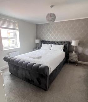 Corby House | Modern & cozy 4 bed detached home