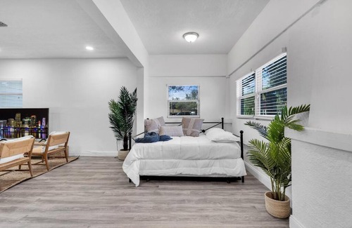 Little Haiti House | Modern & Cozy 5BD House in Buenavista/DesignDistrict