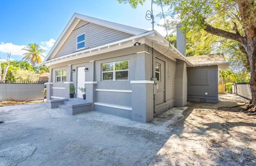 Little Haiti House | Modern & Cozy 5BD House in Buenavista/DesignDistrict