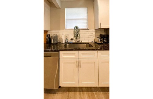 Concord House | MODERN & COZY CONCORD ESCAPE 2BR/1BTH APT