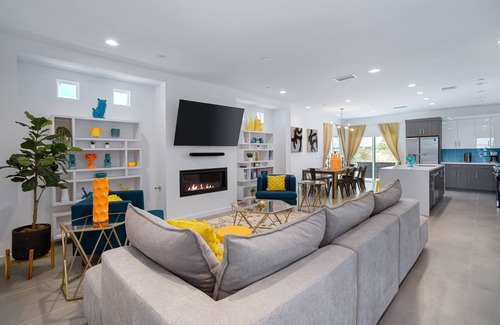B-Bar-H Ranch House | Modern Desert Oasis – Pool, Spa and Mountain Views