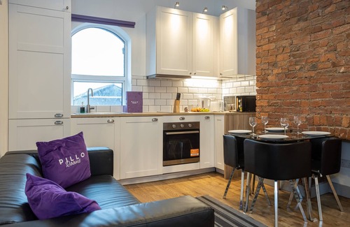 Salford Apartment | Modern Duplex Close to City Centre Old Trafford