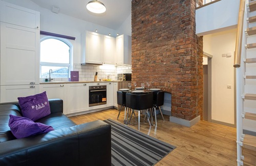 Salford Apartment | Modern Duplex Close to City Centre Old Trafford