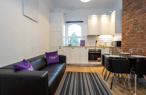 Salford Apartment | Modern Duplex Close to City Centre Old Trafford