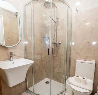 Bugibba Apartment | Modern Escape 3-Bedroom Maisonette with Free Parking