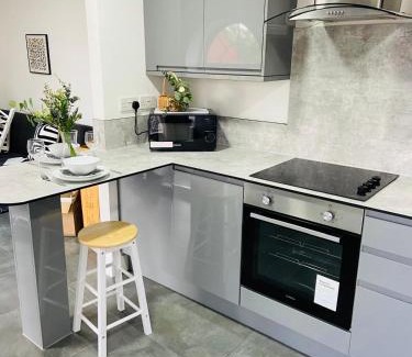 Smethwick Apartment | Modern flat with free parking close to Birmingham Centre