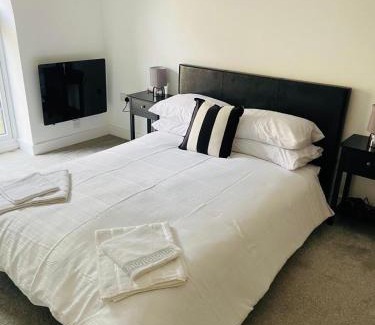 Smethwick Apartment | Modern flat with free parking close to Birmingham Centre