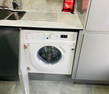 Smethwick Apartment | Modern flat with free parking close to Birmingham Centre