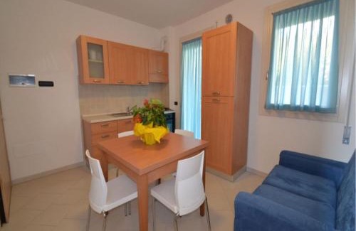 Rosapineta Apartment | Modern flat with private garden in Rosolina Mare