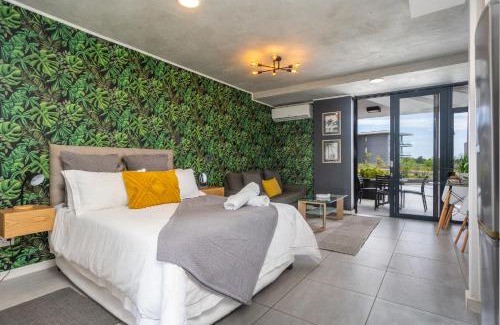 Hillhead Apartment | Modern Ground Floor Studio Apartment