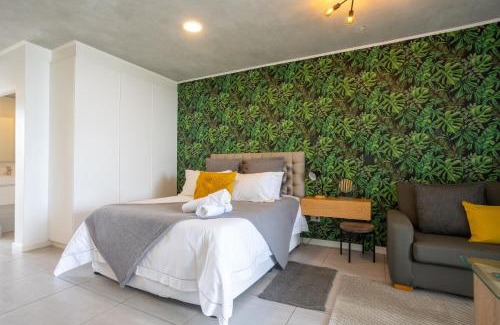 Hillhead Apartment | Modern Ground Floor Studio Apartment