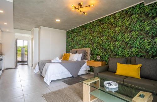 Hillhead Apartment | Modern Ground Floor Studio Apartment