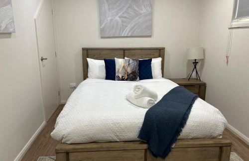 Greenwell Point House | Modern Home 4mins drive to Oyster Farm & River with Free Parking