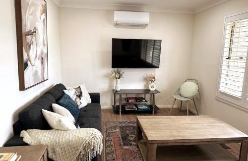 Greenwell Point House | Modern Home 4mins drive to Oyster Farm & River with Free Parking