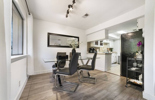 East Riverside - Oltorf House | Modern Home 7 Min from Downtown