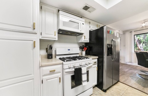 East Riverside - Oltorf House | Modern Home 7 Min from Downtown