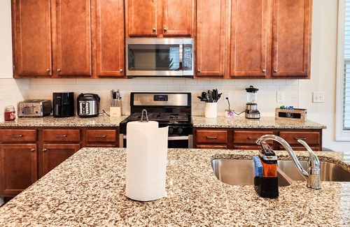 Charlotte House | Modern Home - Upscale - Sleeps 9
