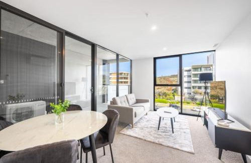 Phillip Apartment | Modern Homy 1B1B APT Pool Gym Cinema Westfield Cafe