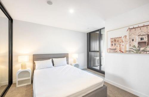 Phillip Apartment | Modern Homy 1B1B APT Pool Gym Cinema Westfield Cafe
