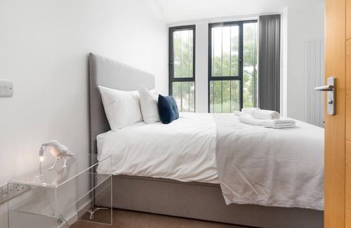 Grove Apartment | Modern Kingston Home close to Hampton Court Palace by UnderTheDoormat
