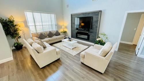 Highlands Reserve House | Modern Kitchen -Close To Parks - Tvs In All Rooms!