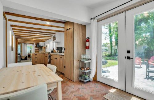 Del Haven House | Modern Log Cabin at the beach with Hot Tub, Game Room and Fire Pit