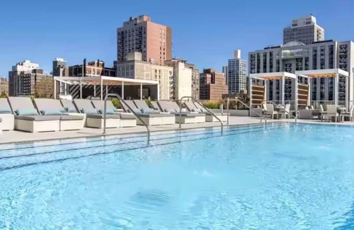 Old Town Condo | Modern Lux Apt, FastWi-Fi, POOL, Huge Gym, KingBedn