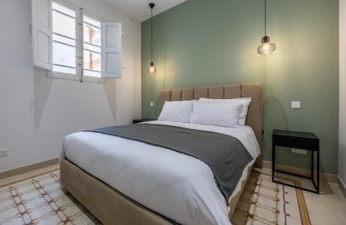 Floriana Apartment | Modern luxury apt, a stone throw away to Valletta