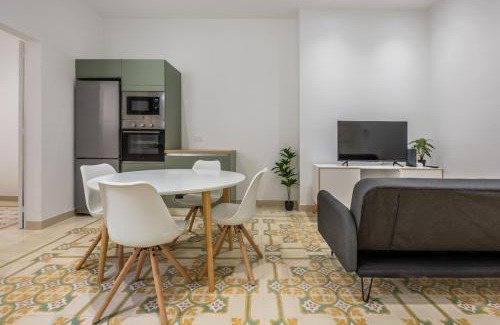 Floriana Apartment | Modern luxury apt, a stone throw away to Valletta
