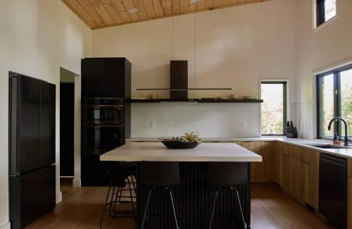 Ellijay Ski Chalet | Modern luxury cabin with hot tub on river