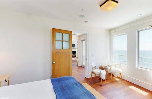 Eastern Malibu House | Modern Malibu · Beachfront 3bdrm 3 ba w/Surfboards