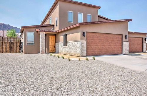 Moab South Valley Apartment | Modern Moab Townhome w/Private Hot Tub & Patio!