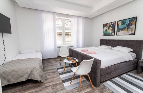 Old Town Apartment | Modern Newly Refurbished Studio! Main Street